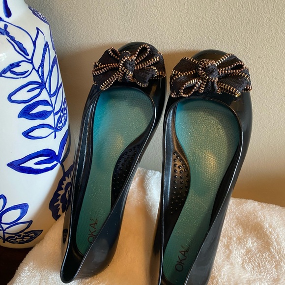 OKA.B Women's Black Ballet Flats with Bow Detail - Picture 3 of 5